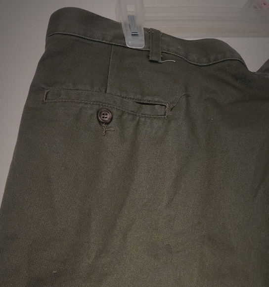 Dockers Men's No Wrinkle Short Pleated Standard Length Shorts Sz 42 (NWT) - Picture 6 of 9